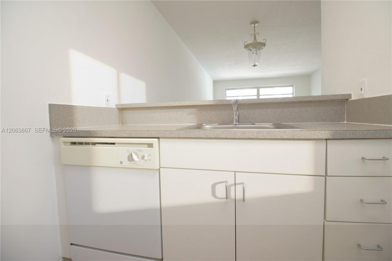 1225 NE 124th St, Unit 24B, North Miami, FL 33161 Photo