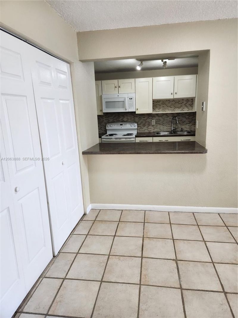 802 NW 87th Ave, Unit 312, Miami, FL 33172 Photo