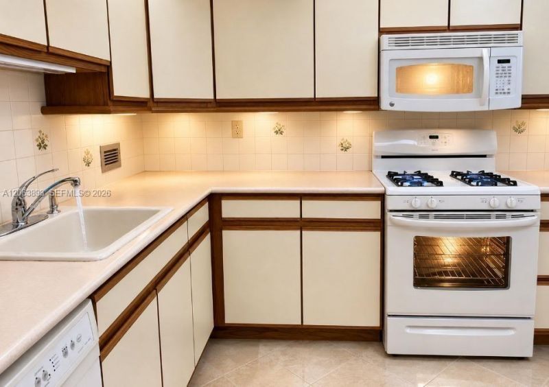 2030 S Ocean Dr, Unit 521, Hallandale Beach, FL 33009 Photo