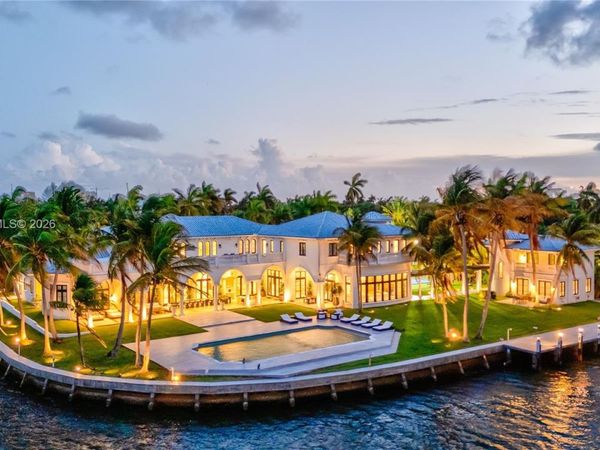 900 S Northlake Dr , Hollywood, FL 33019