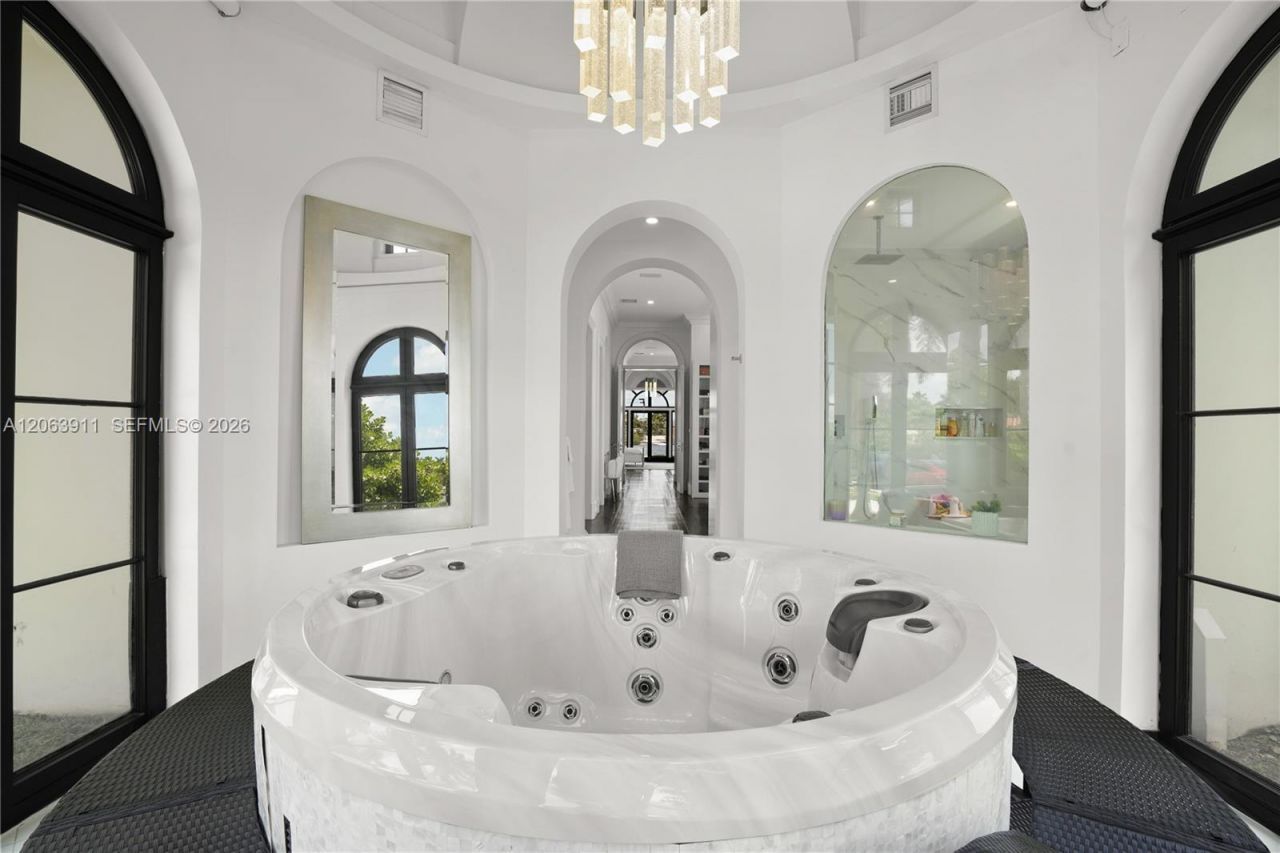 900 S Northlake Dr, Hollywood, FL 33019 Photo