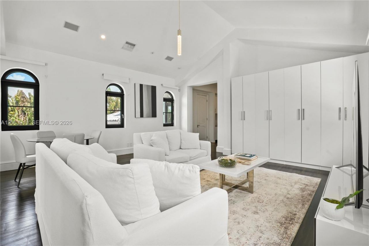 900 S Northlake Dr, Hollywood, FL 33019 Photo