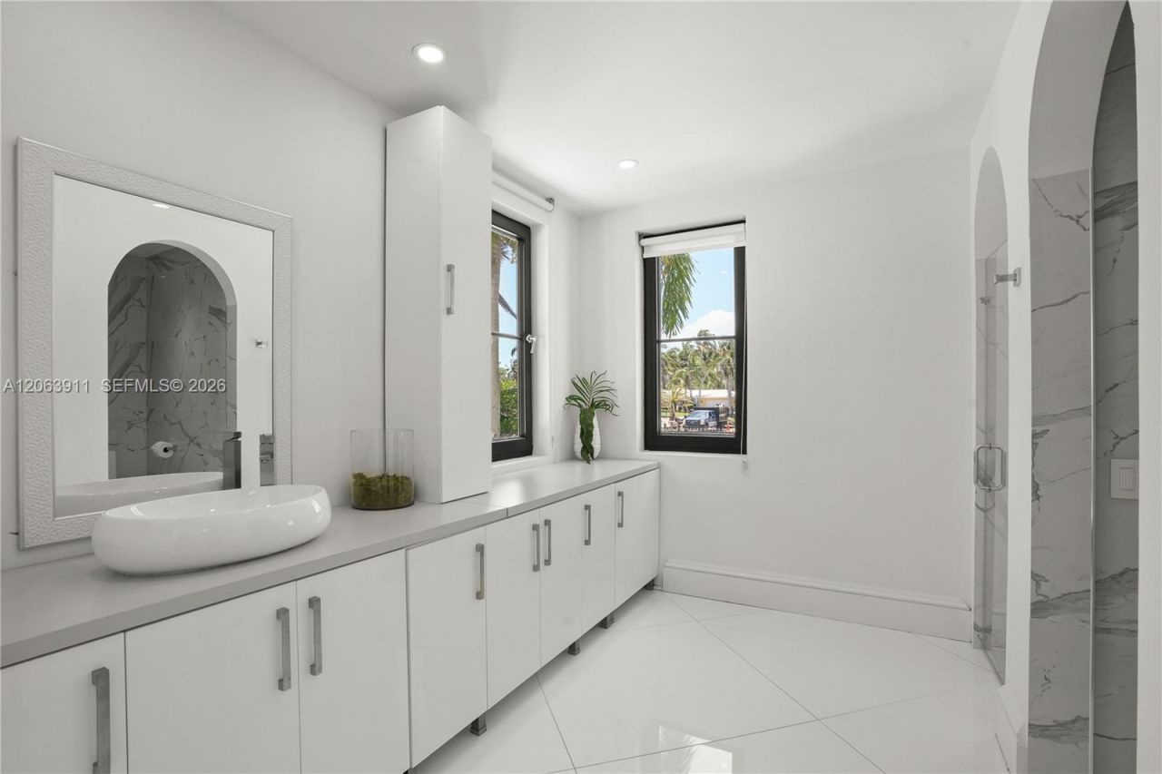 900 S Northlake Dr, Hollywood, FL 33019 Photo