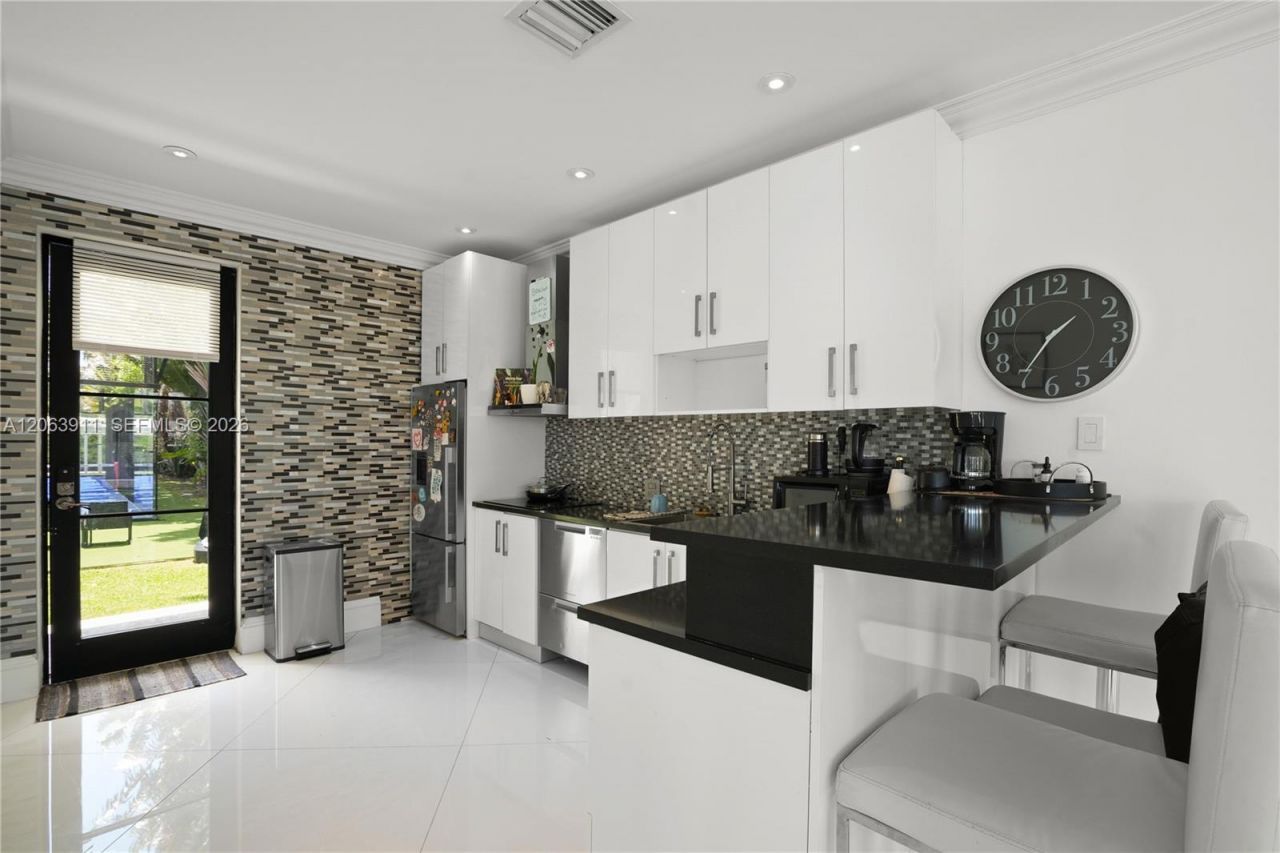 900 S Northlake Dr, Hollywood, FL 33019 Photo