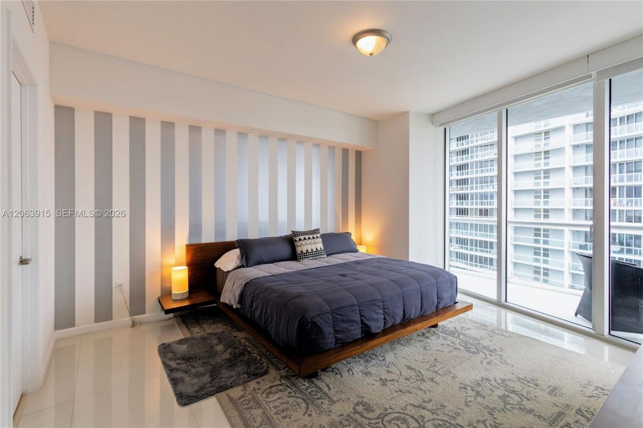 475 Brickell Ave , Unit 4511, Miami, FL 33131 Photo