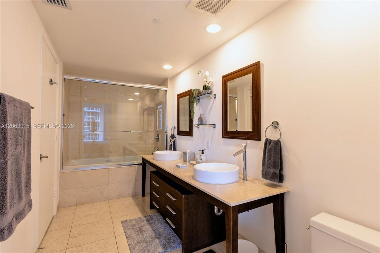 475 Brickell Ave , Unit 4511, Miami, FL 33131 Photo