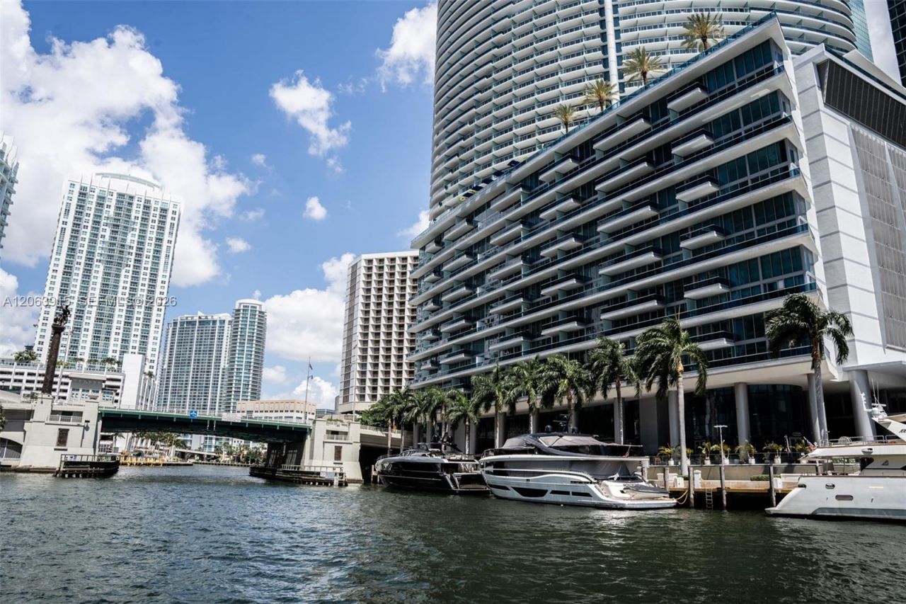 475 Brickell Ave , Unit 4511, Miami, FL 33131 Photo