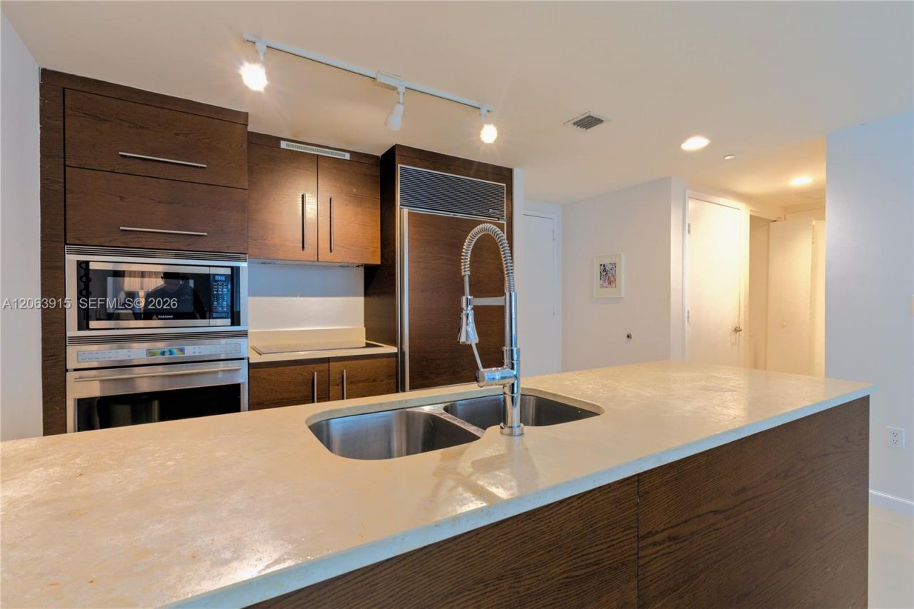 475 Brickell Ave , Unit 4511, Miami, FL 33131 Photo