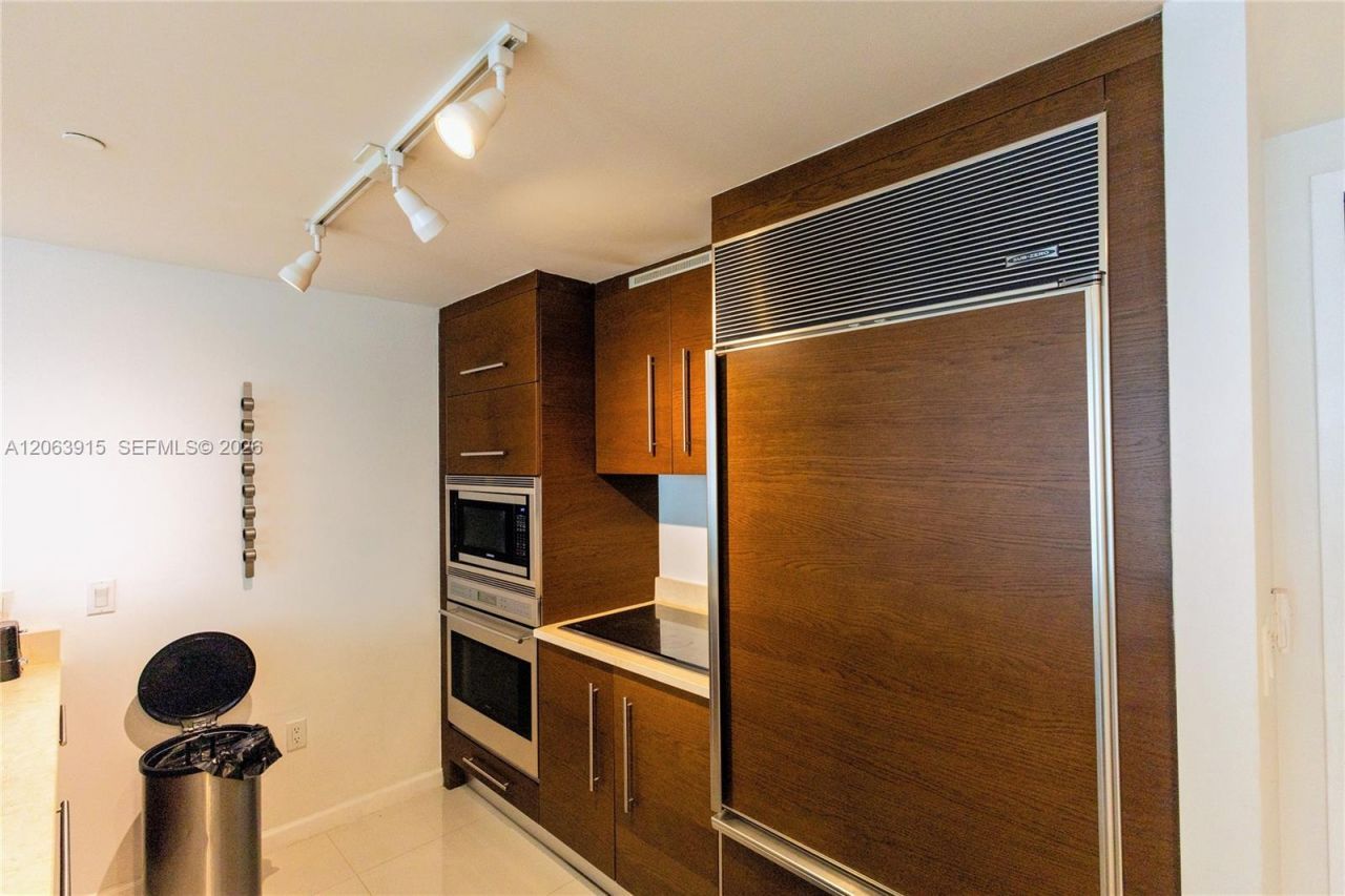 475 Brickell Ave , Unit 4511, Miami, FL 33131 Photo
