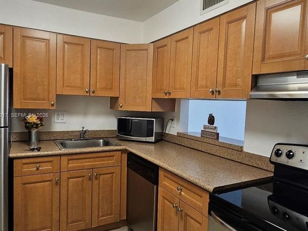 5201 Geneva Way , Unit 202, Doral, FL 33166
