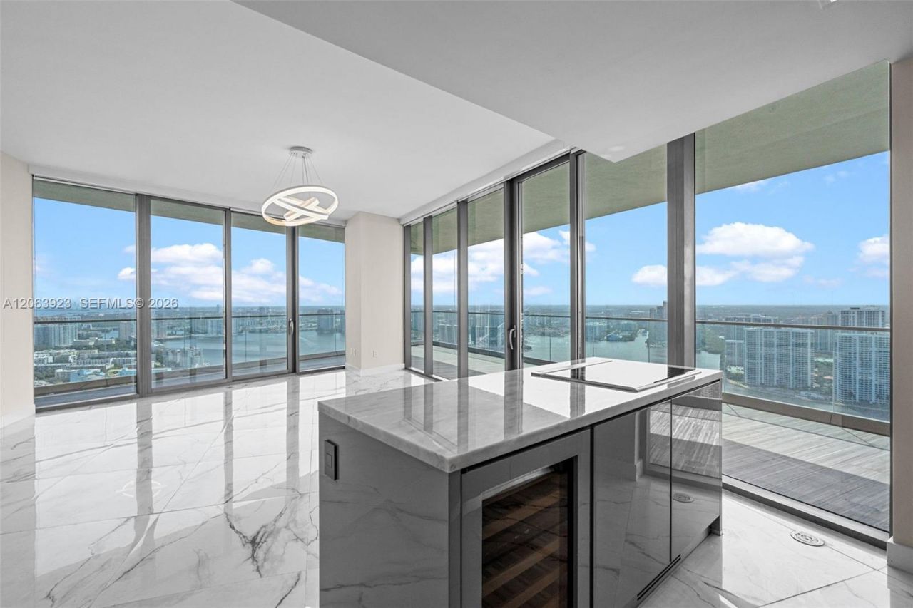 18975 Collins Ave , Unit 3605, Sunny Isles Beach, FL 33160 Photo
