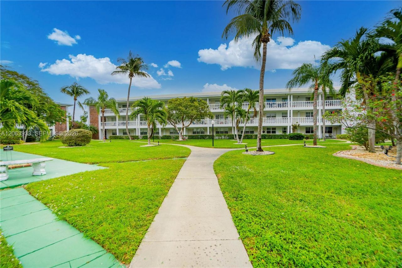 2455 NE 51st St, Unit E114, Fort Lauderdale, FL 33308 Photo