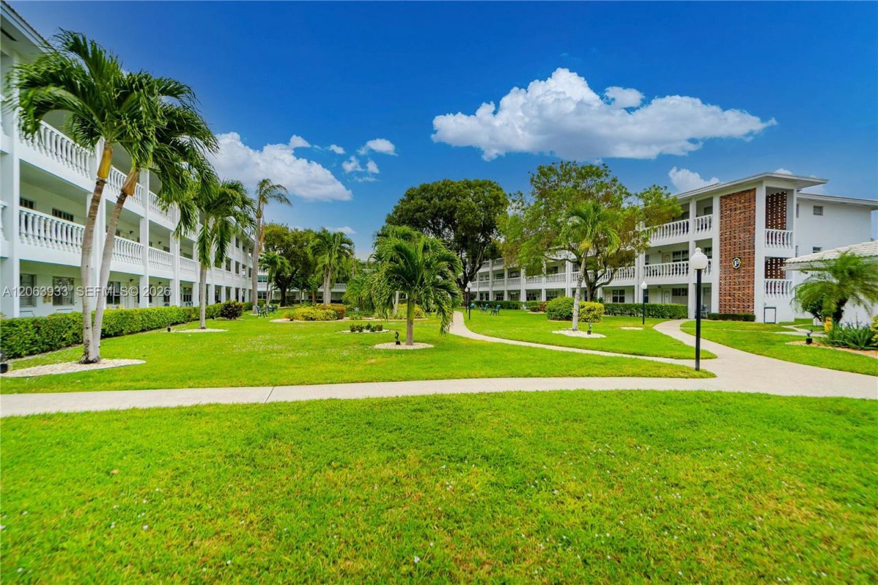 2455 NE 51st St, Unit E114, Fort Lauderdale, FL 33308 Photo