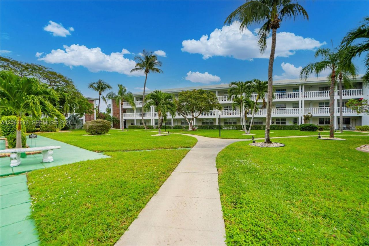 2455 NE 51st St, Unit E114, Fort Lauderdale, FL 33308 Photo