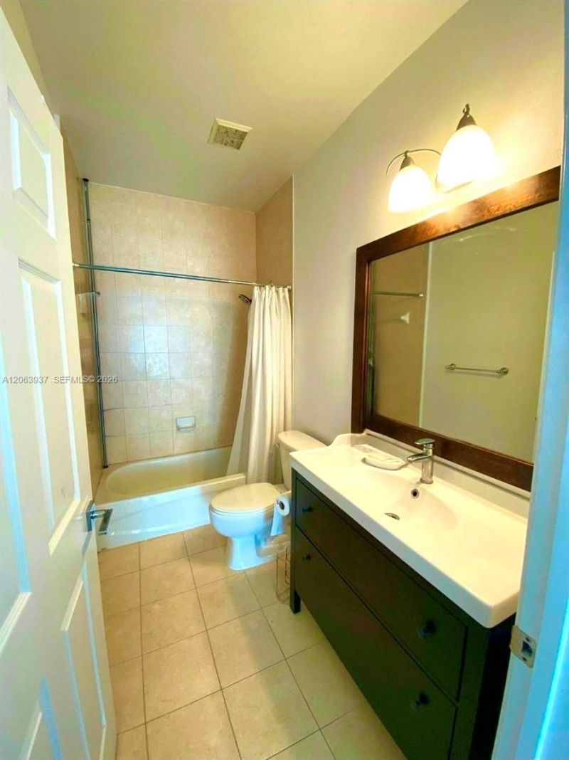 2732 SW 26th St, Unit 2732, Miami, FL 33133 Photo