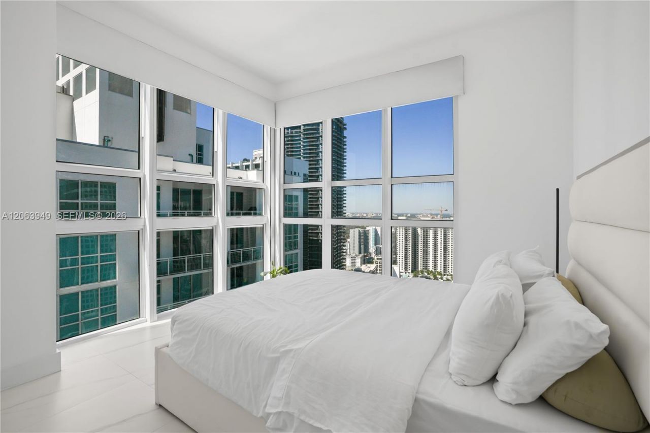 950 Brickell Bay Dr, Unit 4101, Miami, FL 33131 Photo
