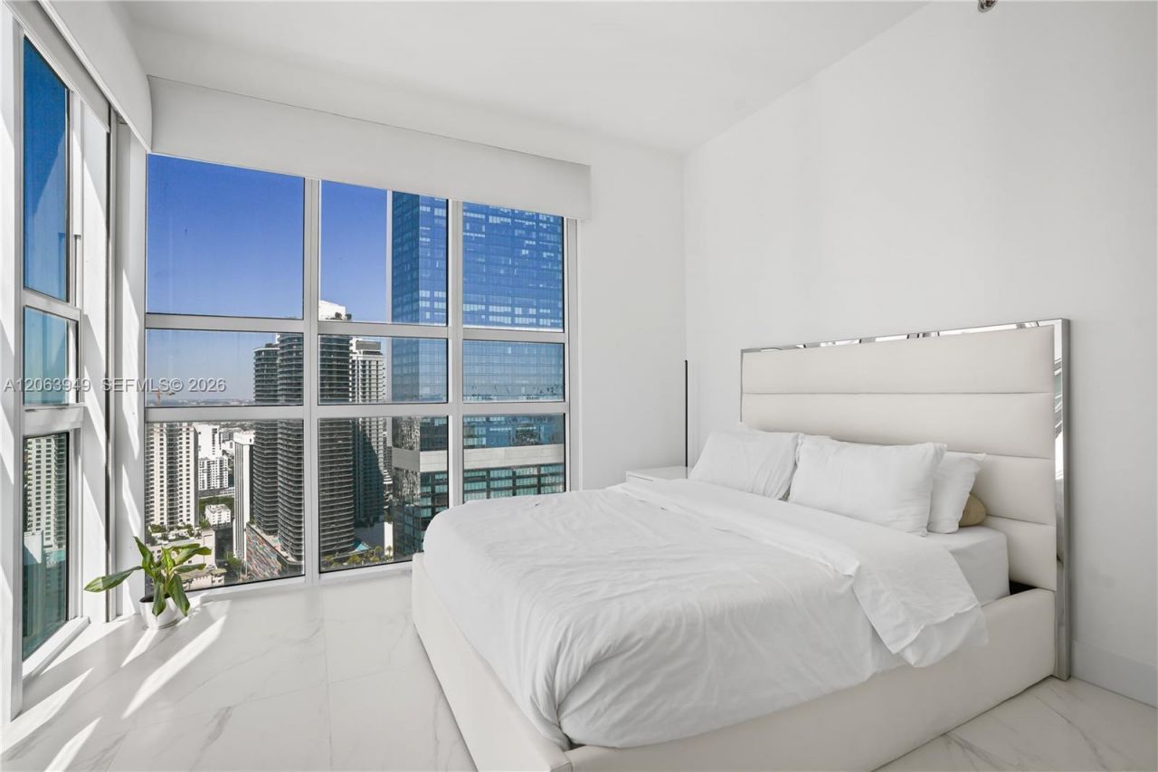 950 Brickell Bay Dr, Unit 4101, Miami, FL 33131 Photo
