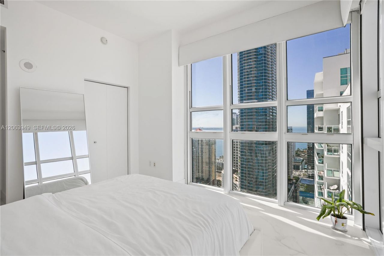 950 Brickell Bay Dr, Unit 4101, Miami, FL 33131 Photo