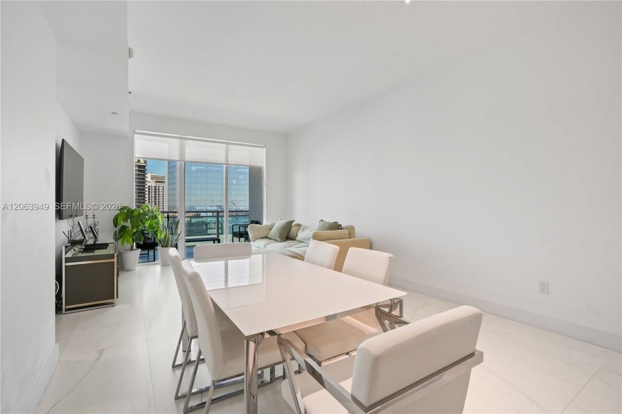 950 Brickell Bay Dr, Unit 4101, Miami, FL 33131 Photo