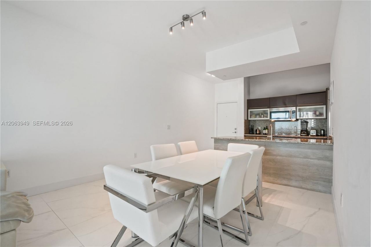 950 Brickell Bay Dr, Unit 4101, Miami, FL 33131 Photo