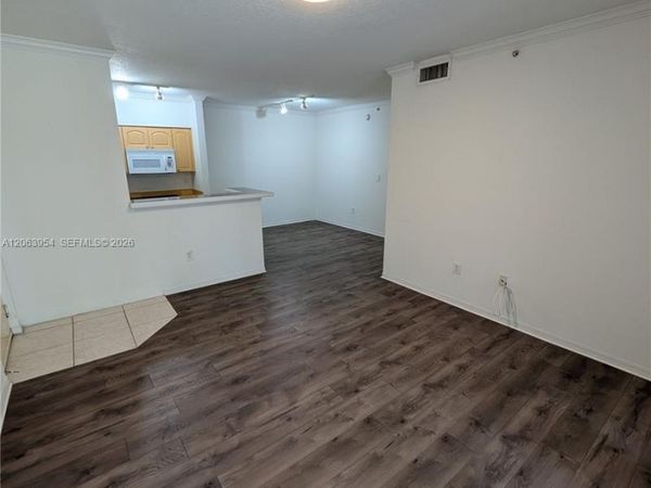 6831 SW 44th St , Unit 203, Miami, FL 33155