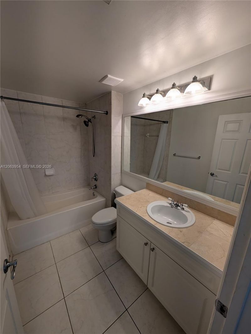 6831 SW 44th St, Unit 203, Miami, FL 33155 Photo