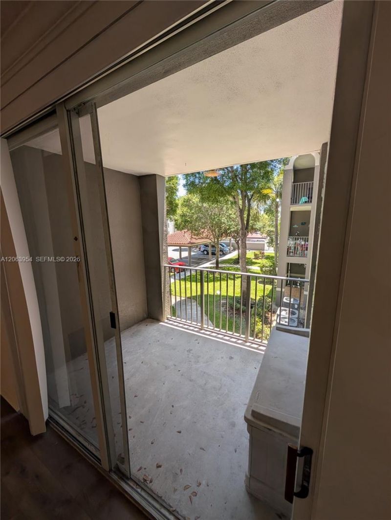 6831 SW 44th St, Unit 203, Miami, FL 33155 Photo
