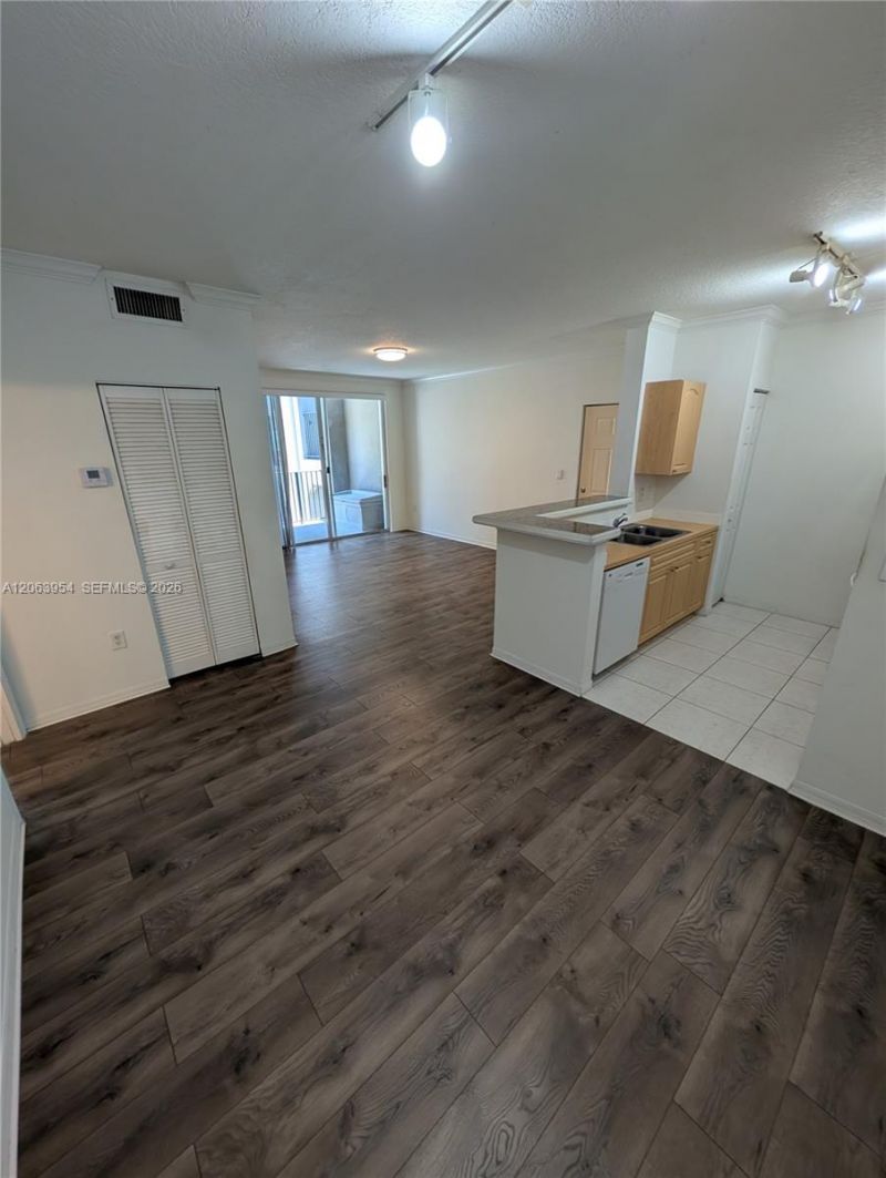 6831 SW 44th St, Unit 203, Miami, FL 33155 Photo