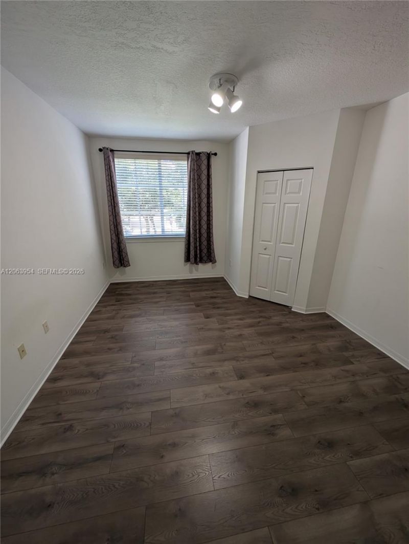 6831 SW 44th St, Unit 203, Miami, FL 33155 Photo