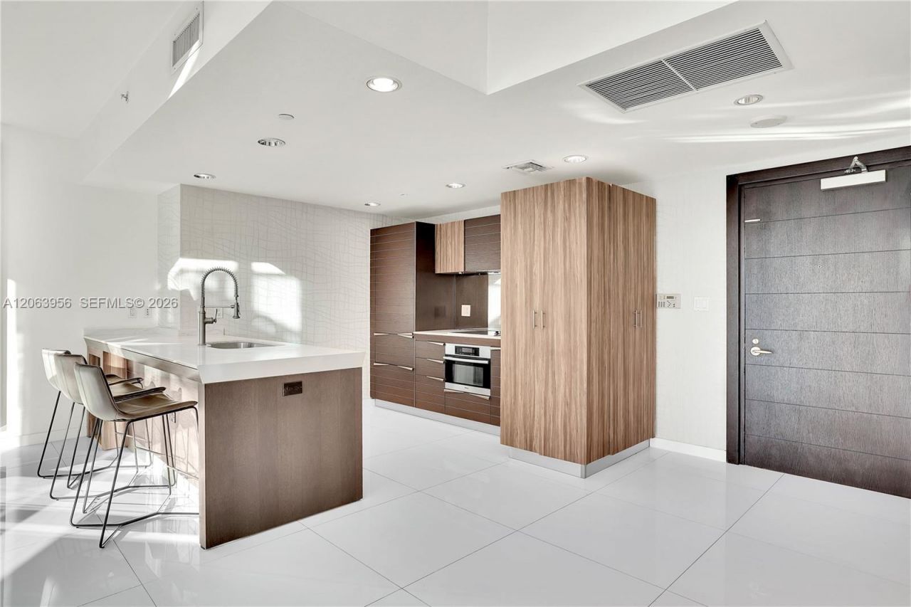 200 Biscayne Boulevard Way, Unit 503, Miami, FL 33131 Photo