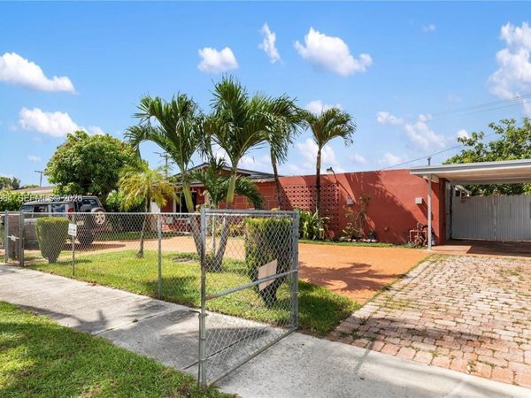 1211 NW 179th St , Miami Gardens, FL 33169