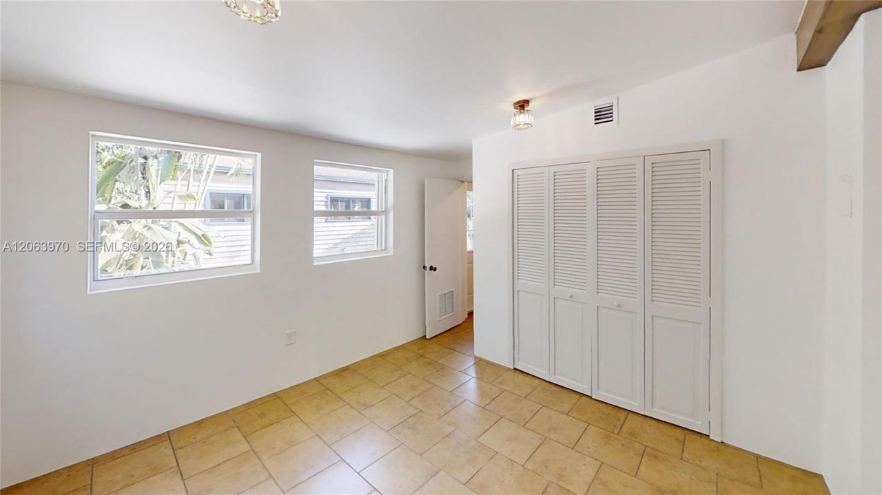 1112 NE 111th St, Miami, FL 33161 Photo