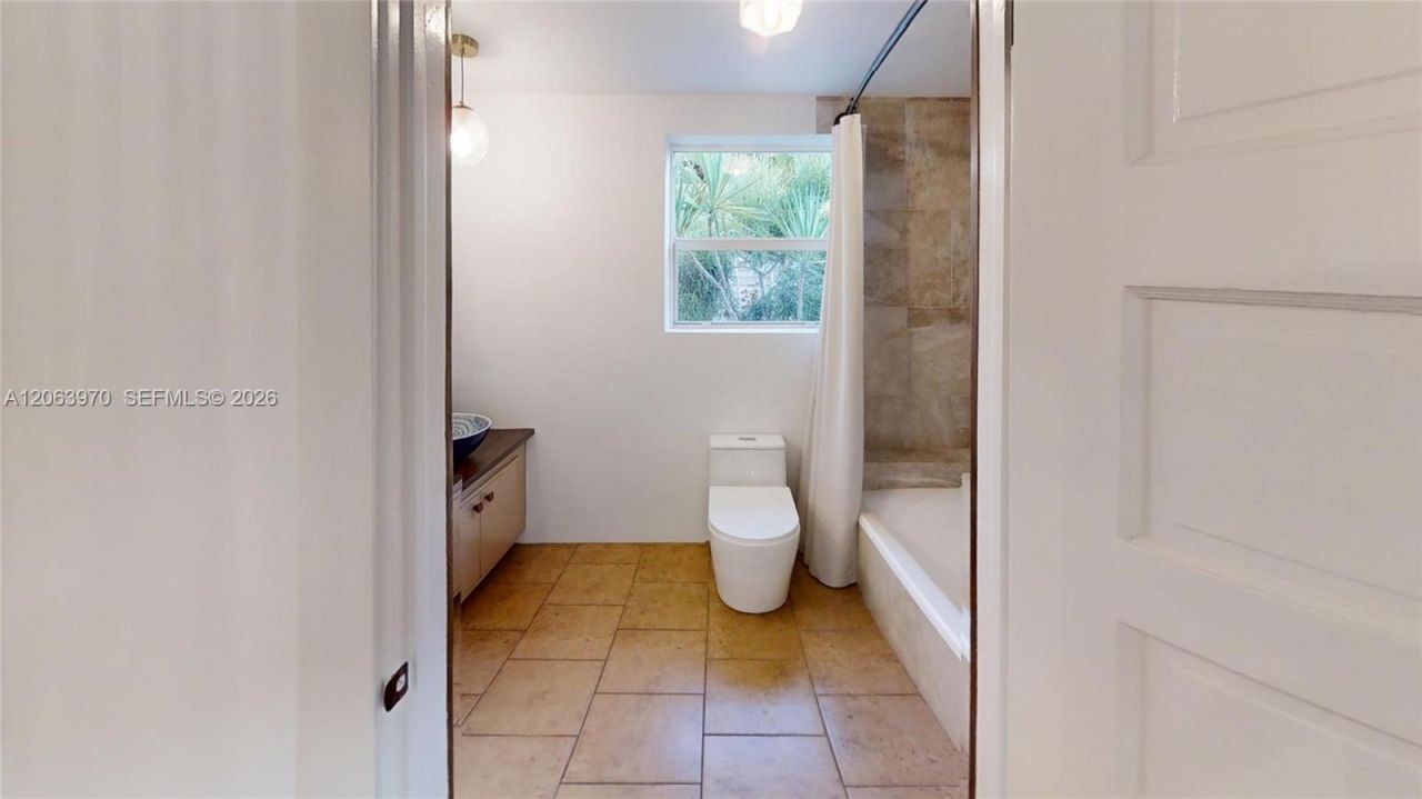 1112 NE 111th St, Miami, FL 33161 Photo