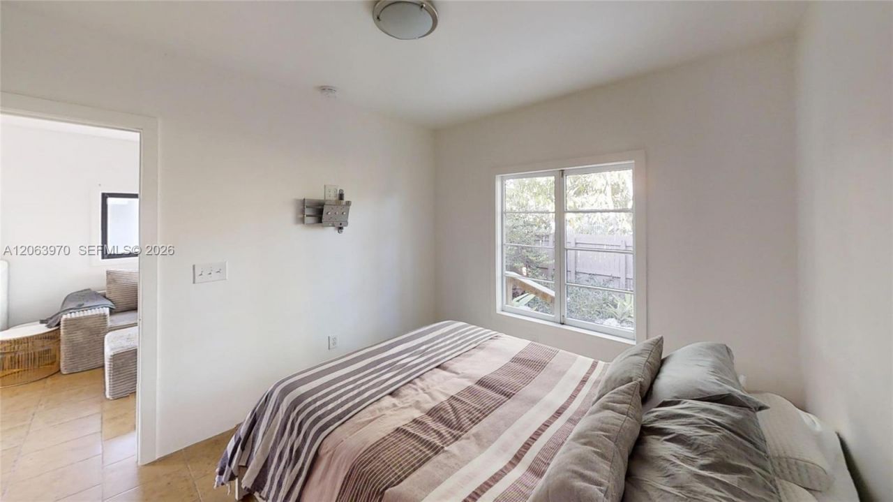 1112 NE 111th St, Miami, FL 33161 Photo