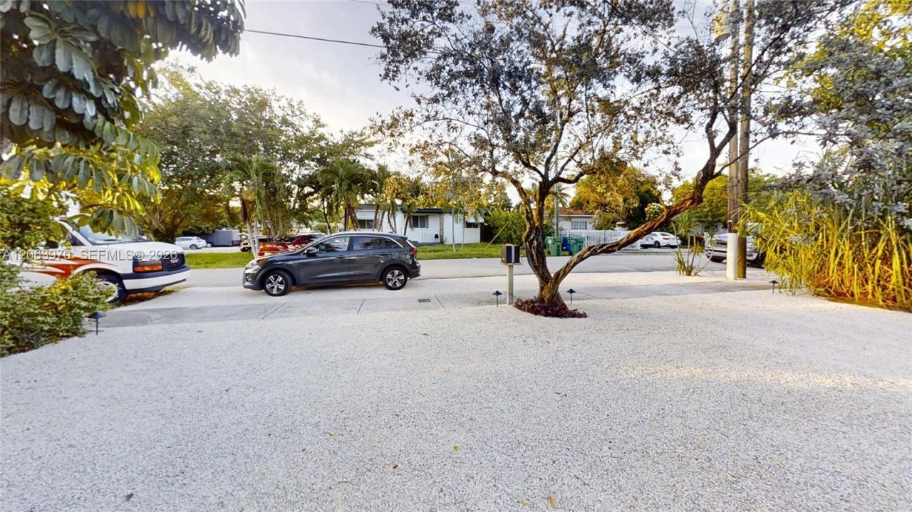 1112 NE 111th St, Miami, FL 33161 Photo