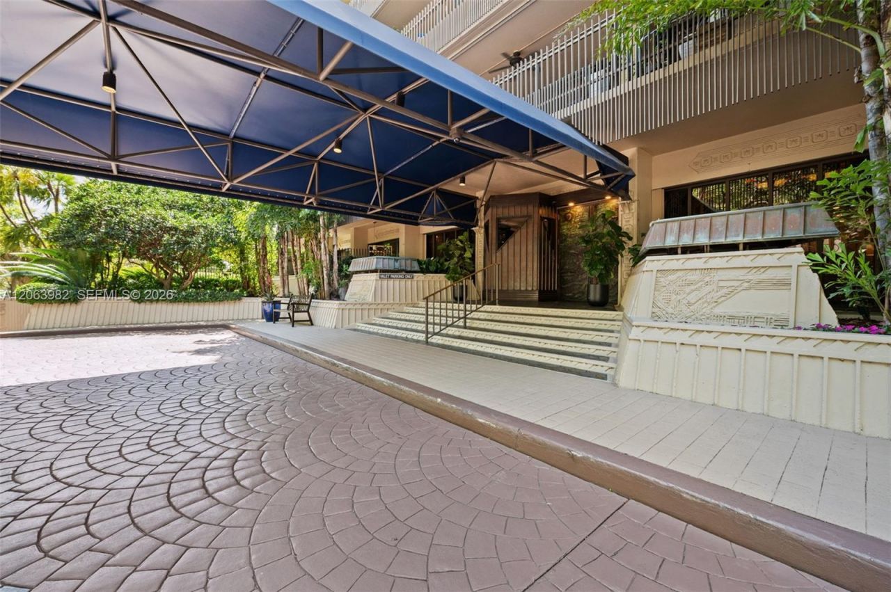 2901 S Bayshore Dr , Unit 8E, Coconut Grove, FL 33133 Photo