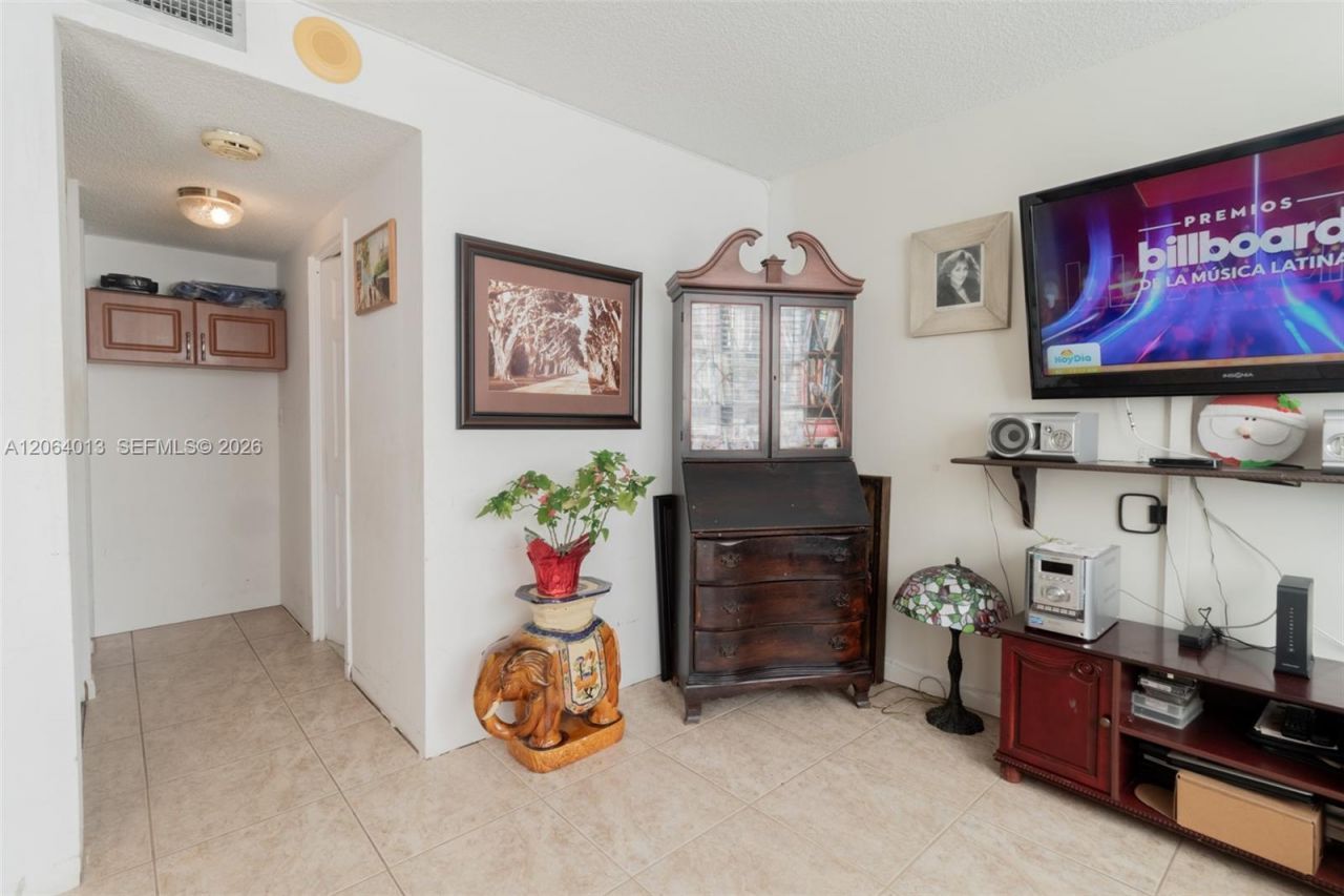 251 174th St, Unit 808, Sunny Isles Beach, FL 33160 Photo
