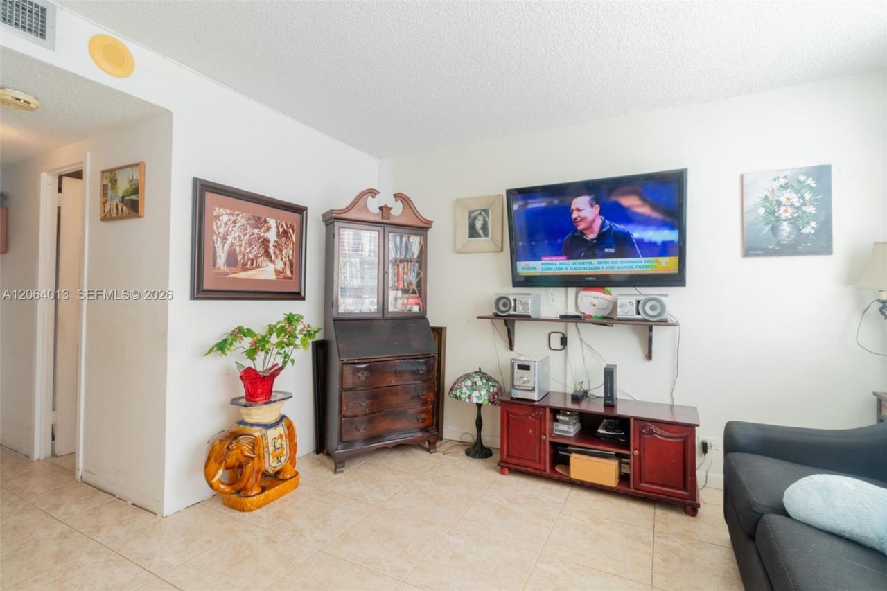 251 174th St, Unit 808, Sunny Isles Beach, FL 33160 Photo
