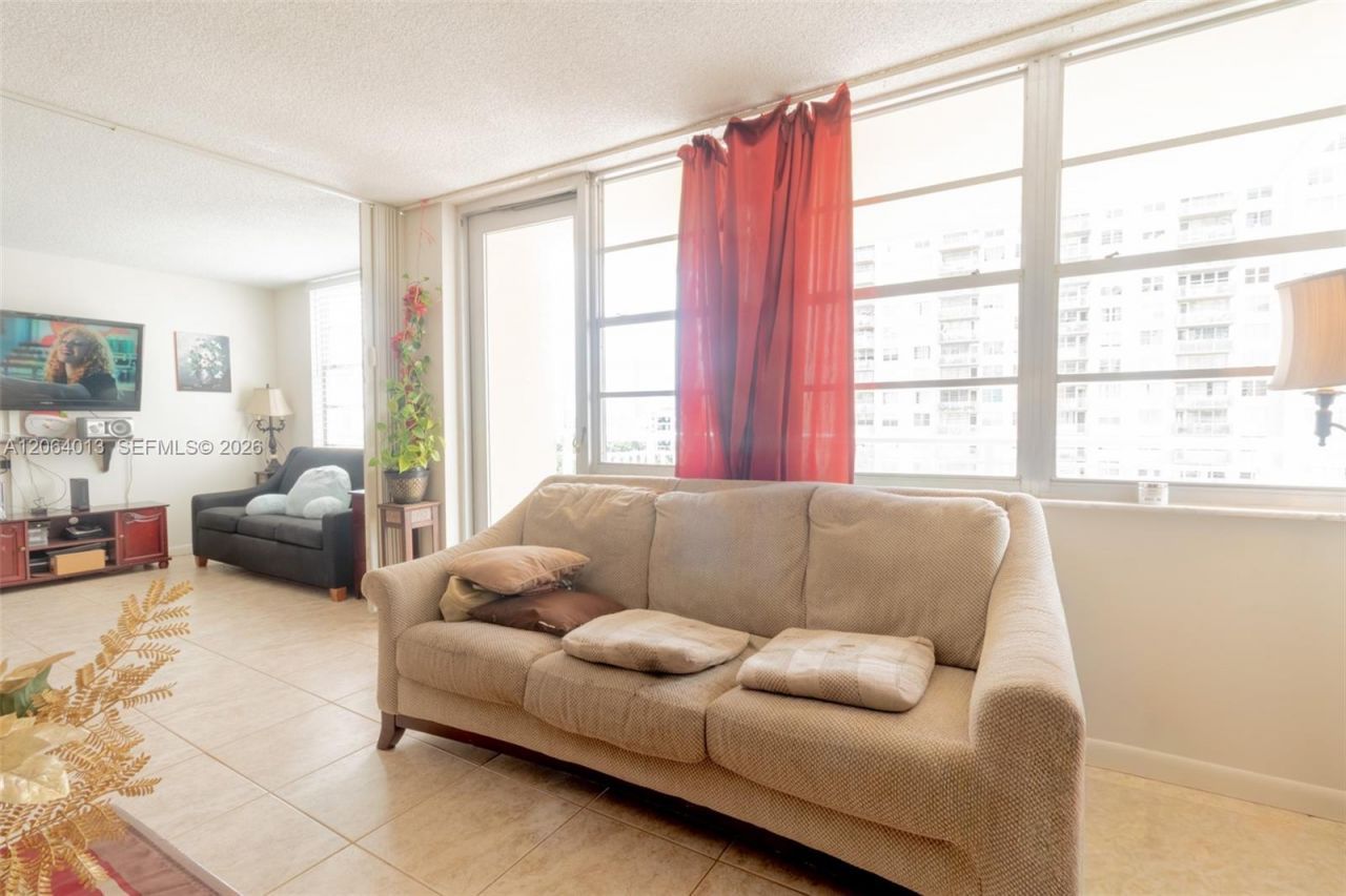 251 174th St, Unit 808, Sunny Isles Beach, FL 33160 Photo