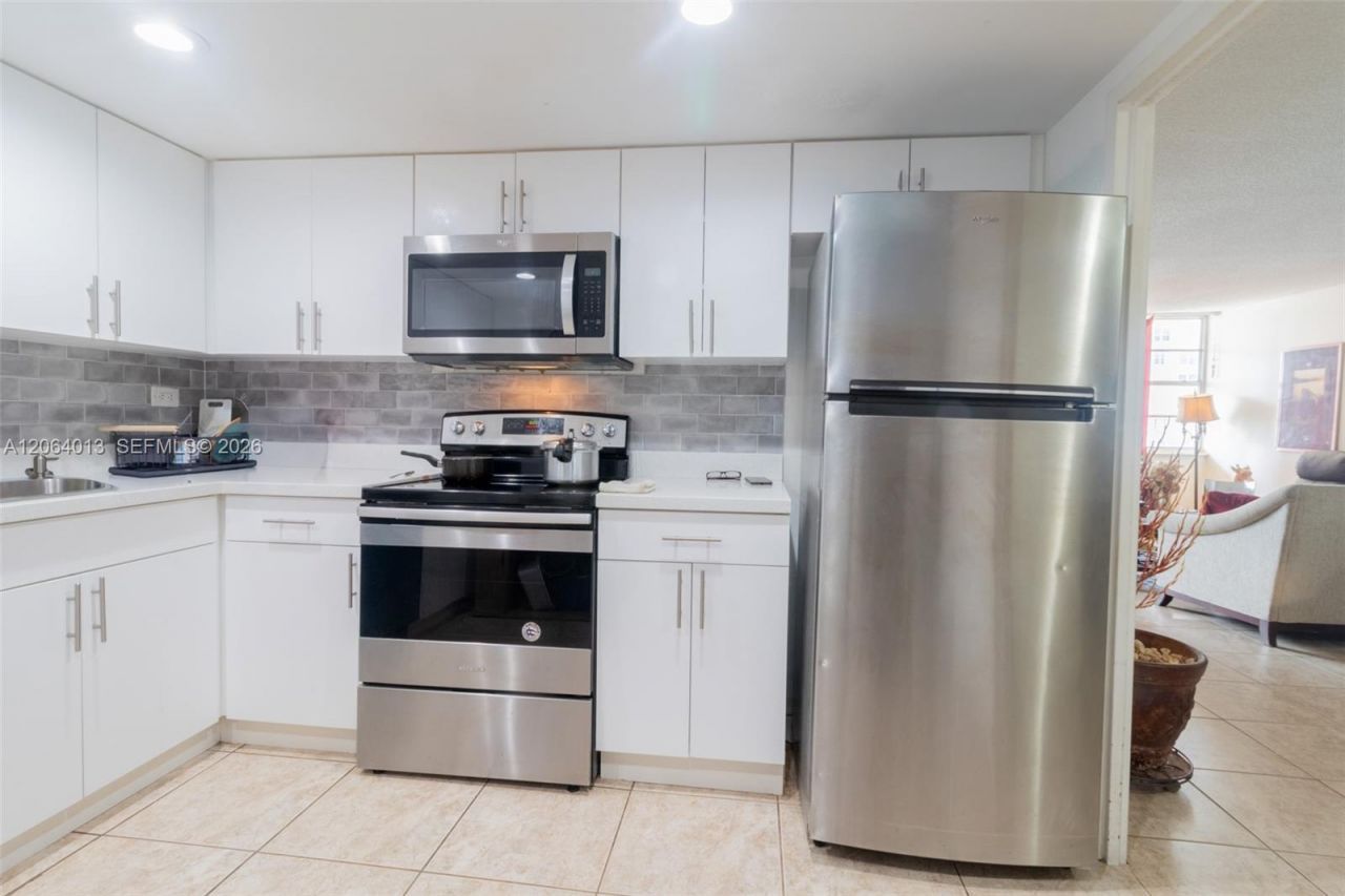 251 174th St, Unit 808, Sunny Isles Beach, FL 33160 Photo
