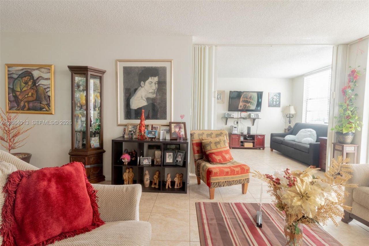 251 174th St, Unit 808, Sunny Isles Beach, FL 33160 Photo