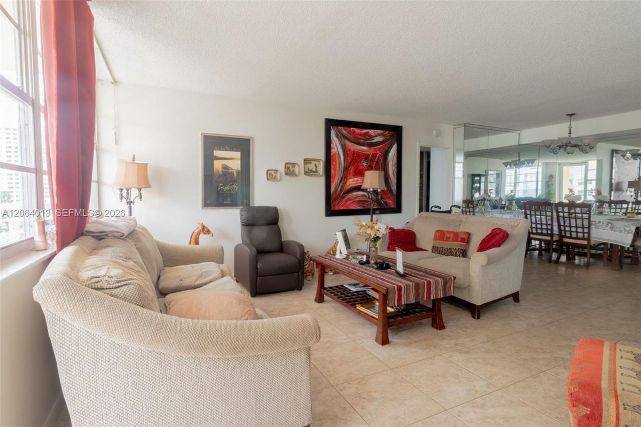 251 174th St, Unit 808, Sunny Isles Beach, FL 33160 Photo