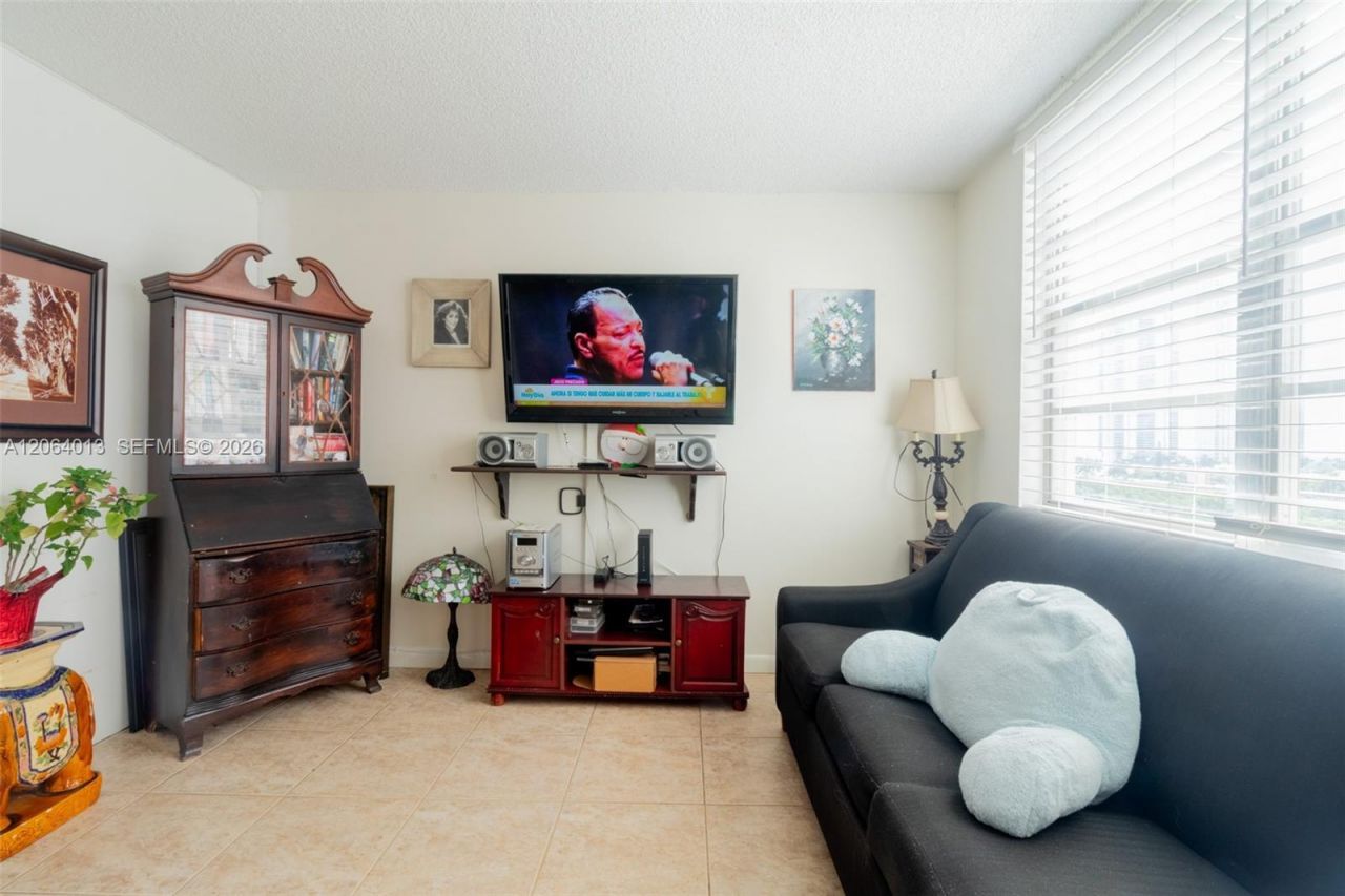 251 174th St, Unit 808, Sunny Isles Beach, FL 33160 Photo