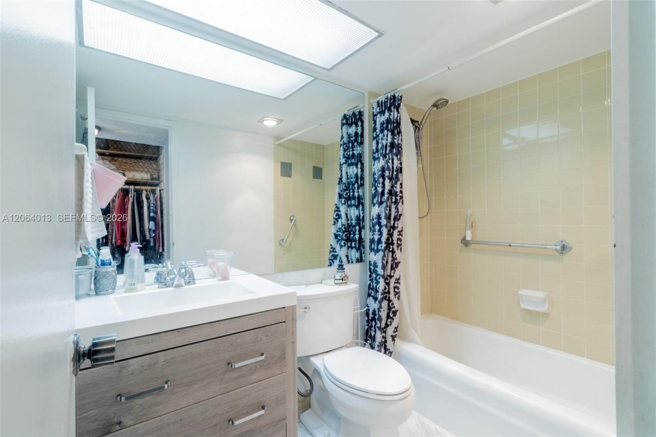 251 174th St, Unit 808, Sunny Isles Beach, FL 33160 Photo