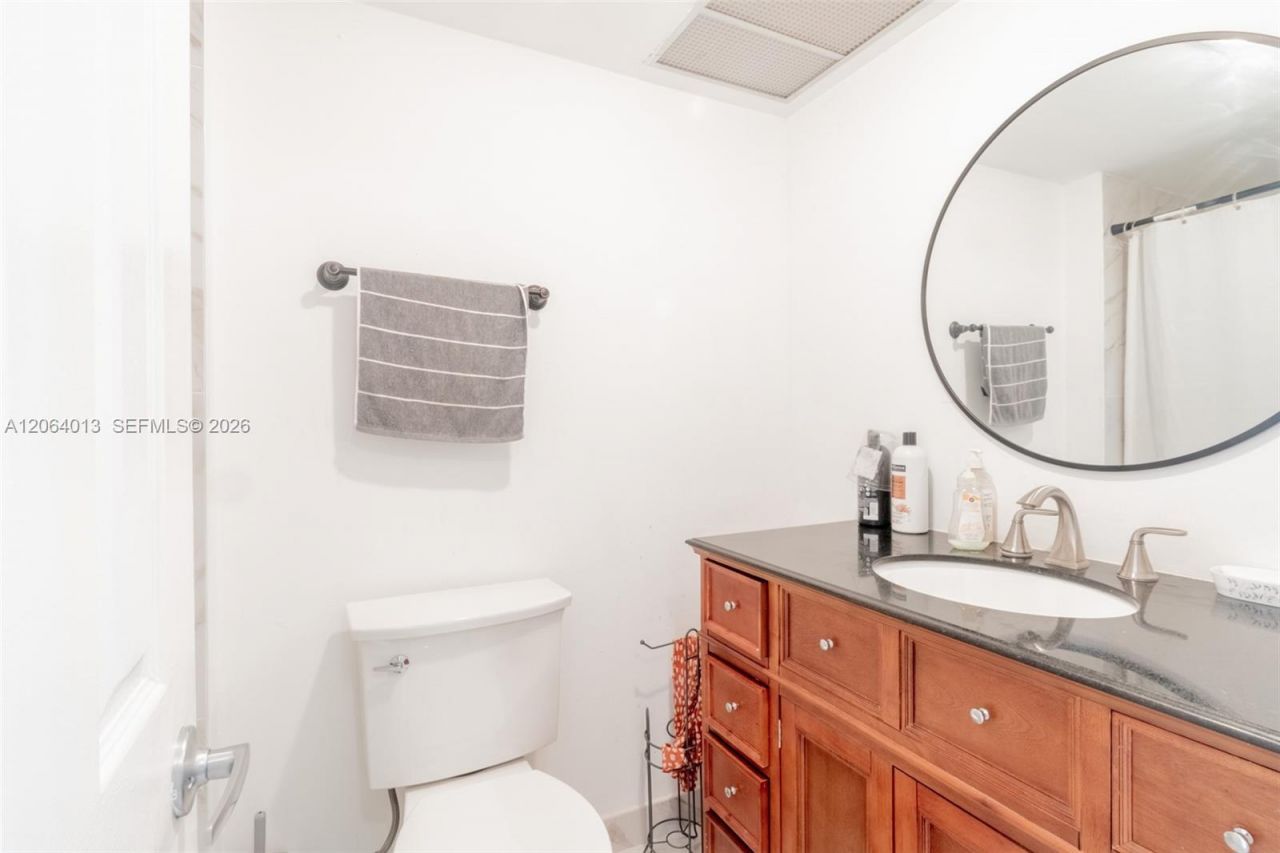 251 174th St, Unit 808, Sunny Isles Beach, FL 33160 Photo