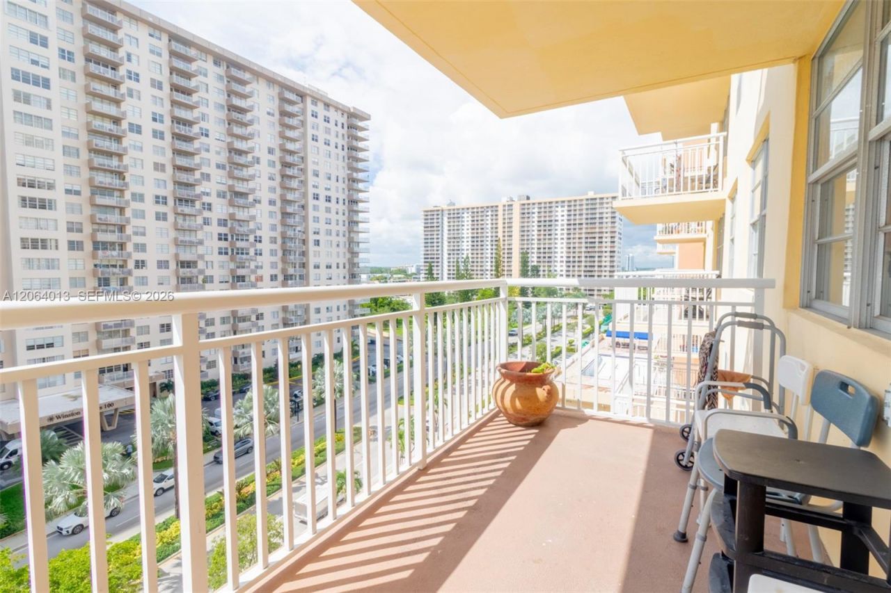 251 174th St, Unit 808, Sunny Isles Beach, FL 33160 Photo