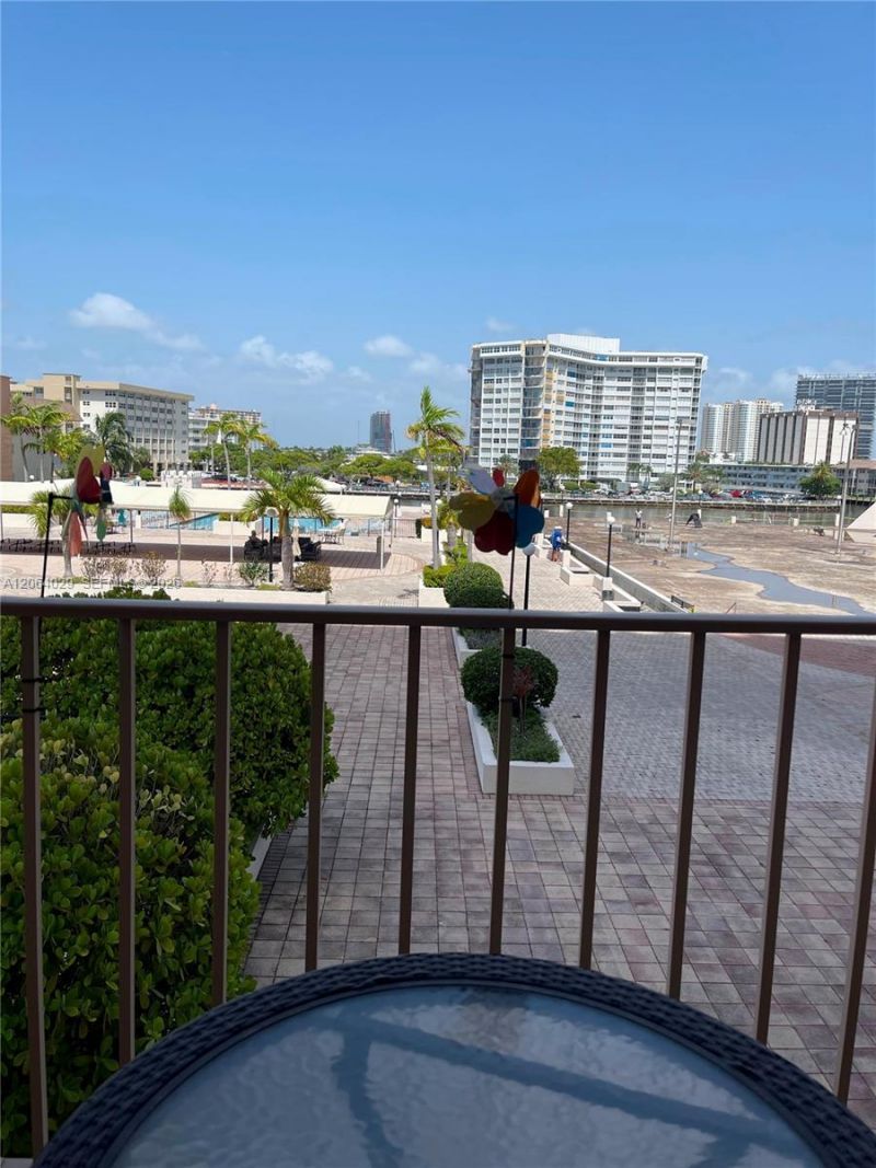 1865 S Ocean Dr, Unit 3L, Hallandale Beach, FL 33009 Photo