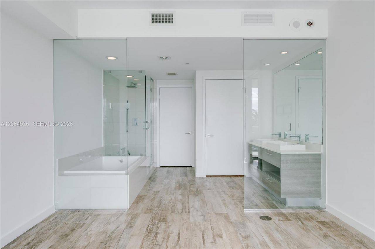 650 NE 32nd St , Unit 802, Miami, FL 33137 Photo
