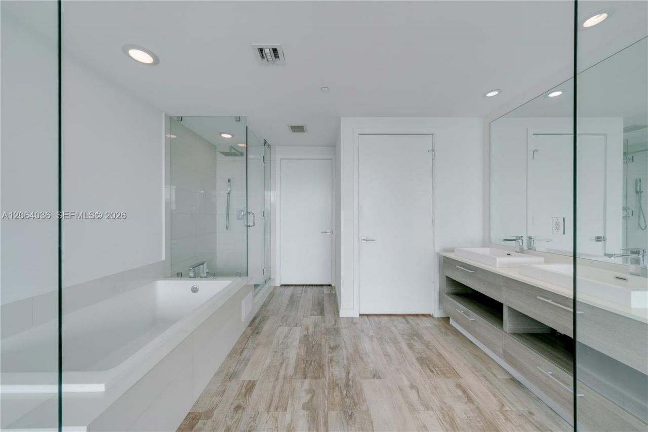 650 NE 32nd St , Unit 802, Miami, FL 33137 Photo