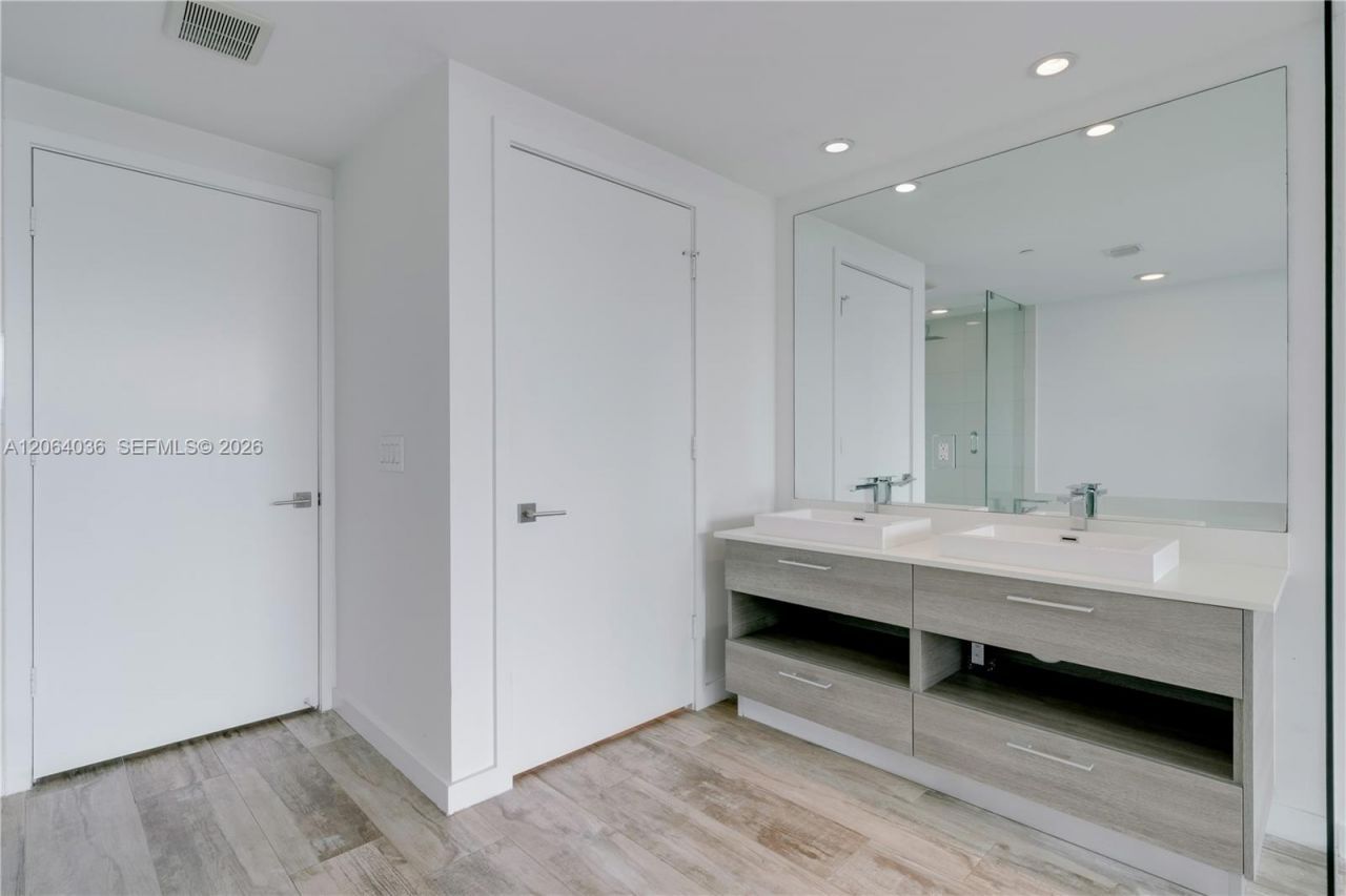 650 NE 32nd St , Unit 802, Miami, FL 33137 Photo